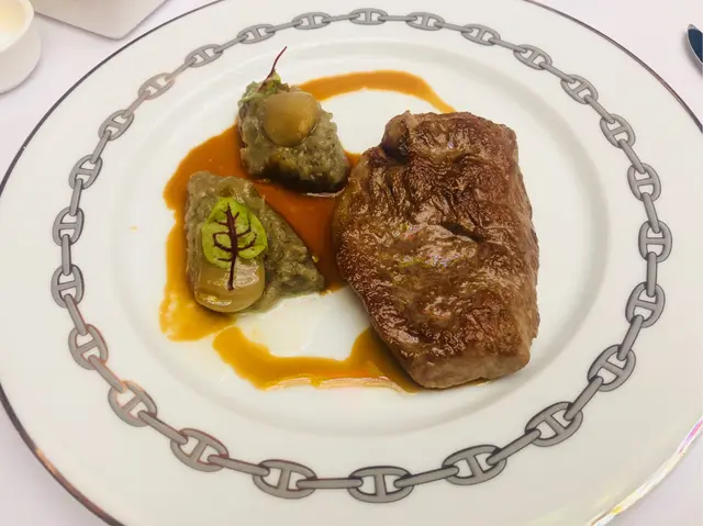 黑毛豬排配茄子蓉及油浸香蔥