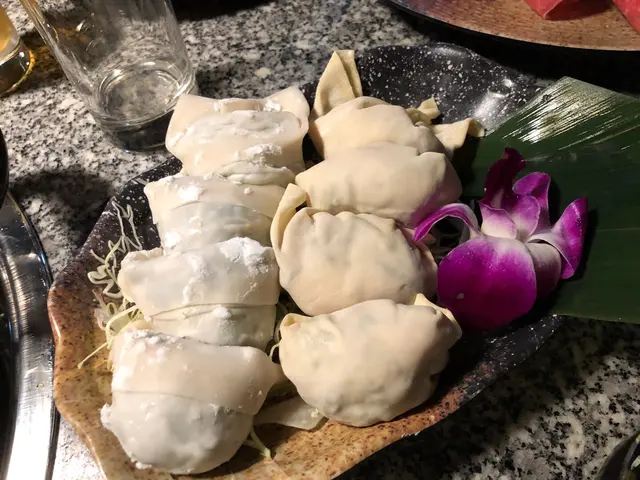 皮唔算好厚，韮菜餃ok，似手工自家包