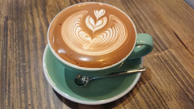 1/2 coffee & 1/2 chocolate,跟沙律有半價 ($24)