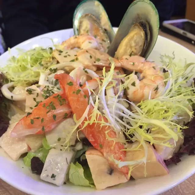 海鮮鮮果沙律配千島汁