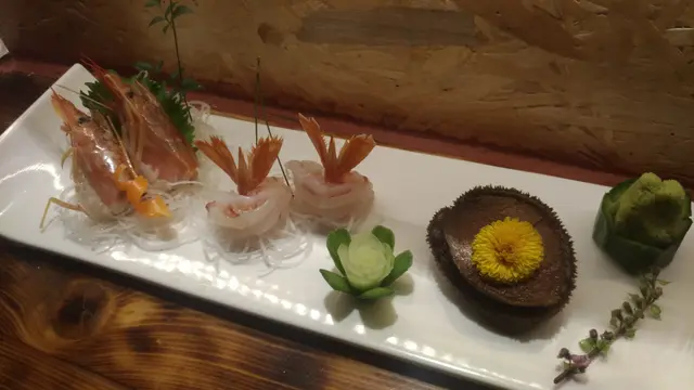 磯燒鮑魚，赤蝦刺身