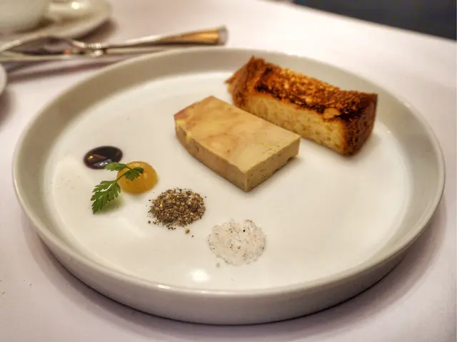 法式鵝肝凍配焗法國牛油麵包