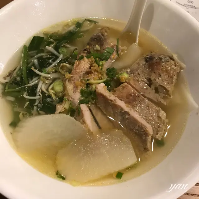 香茅燒豬扒湯河