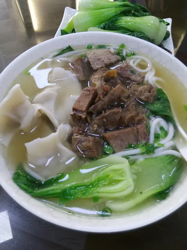 牛腩餃子米線