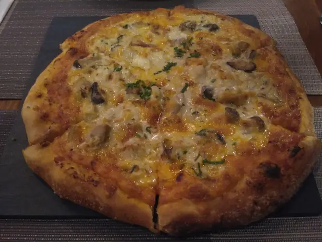 芝士雜菌龍蝦pizza