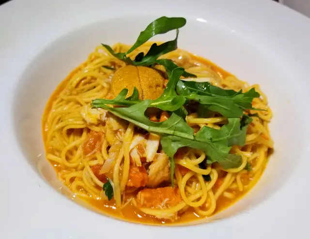 手拆蟹肉蟹粉汁自家製意大利粉配鮮海膽