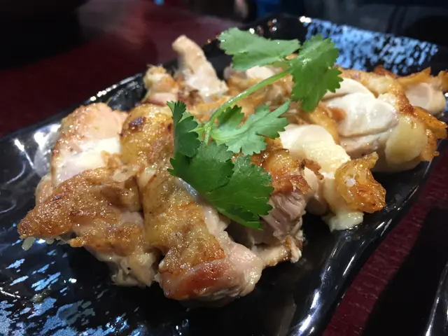 雞扒皮脆而香，雞肉醃製得宜，連套餐附送