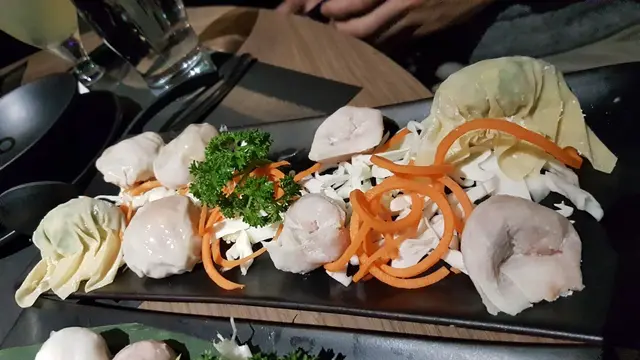 綜合鮮餃拼盤