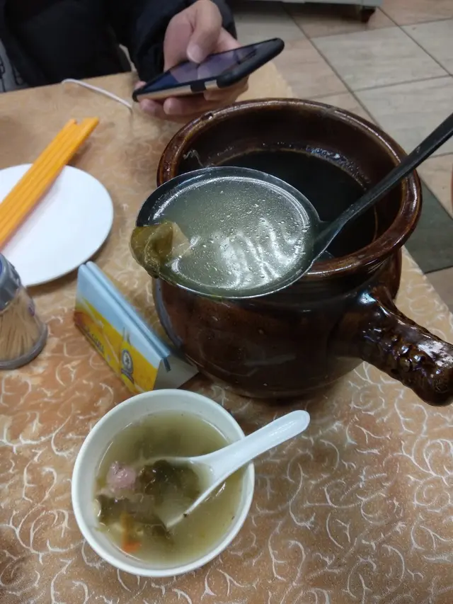 足料老火湯, 飲落唔覺有落味精, 
仲有得添飲(不過就唔知關唔關我tum到落單姐姐事haha)