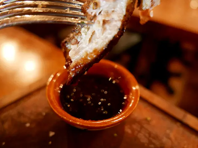 燒原條黑毛豬肋骨配柑桔果凍醬