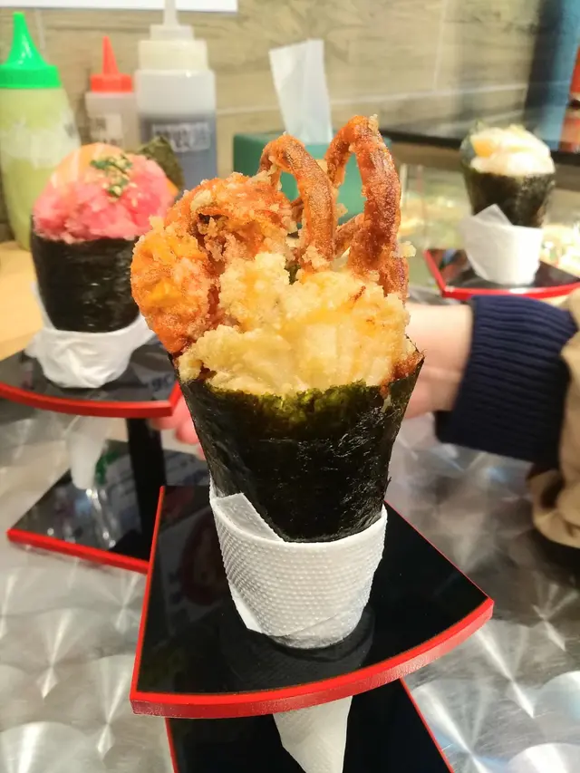 軟殼蟹入口外脆內軟。