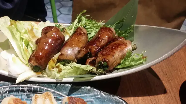 最特色是醬汁很搭配牛肉 而且肉質好實 和平常一般吃的肥牛卷完全不一樣 這餐最推薦這款 