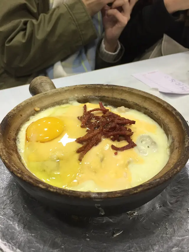 邪惡芝士雞肉煲仔飯加窩蛋