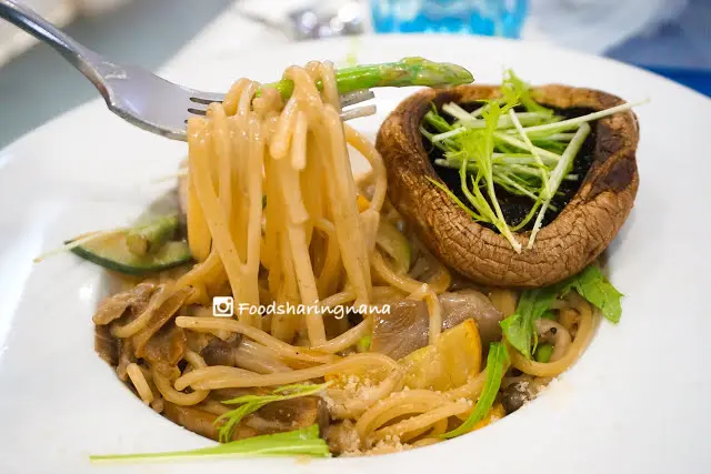  牛肝菌椰菜忌廉燴扁意粉拼大啡菇