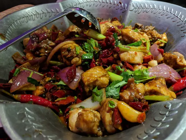 正宗麻辣重慶雞煲