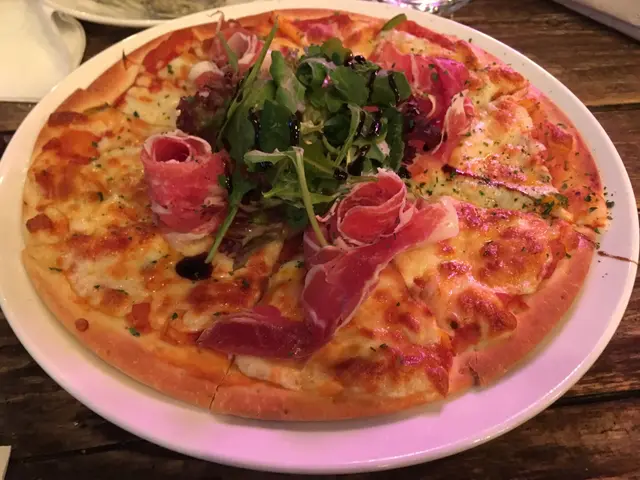 巴馬火腿火箭菜薄餅