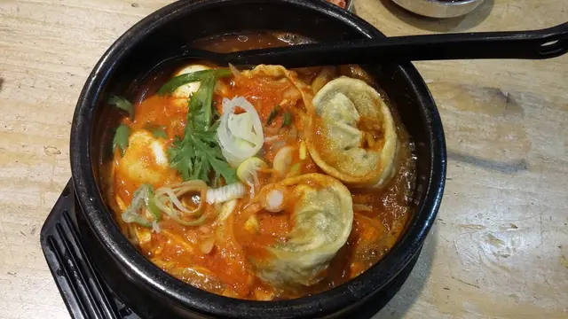 街頭辣炒魚片年糕餃子
