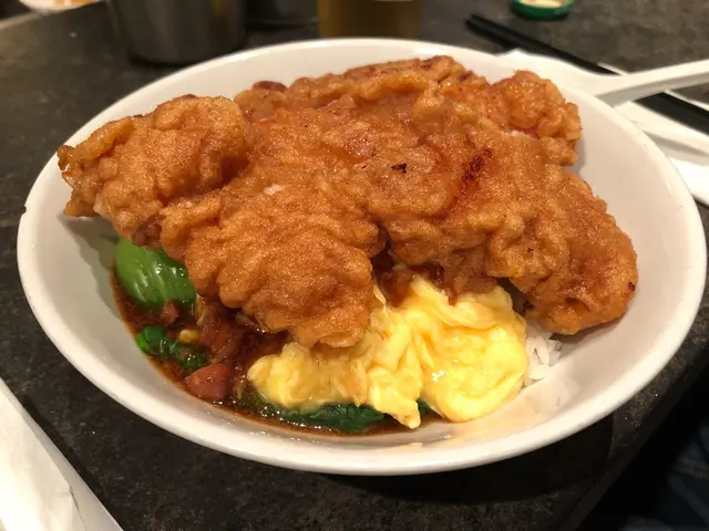 秘製豬扒肉燥汁飯（加炒滑蛋）