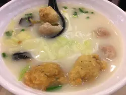 招牌鱼腐鱼片饺鱼汤米线