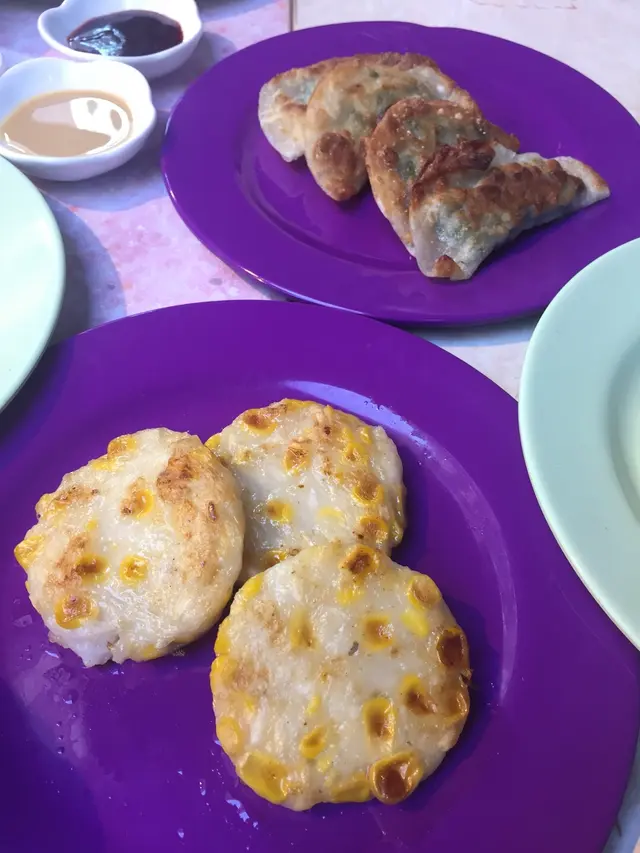 煎黃金蝦餅、煎韭菜豬肉餃