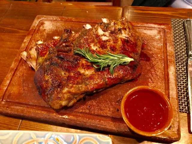 燒原條黑毛豬肋骨配柑桔果凍醬