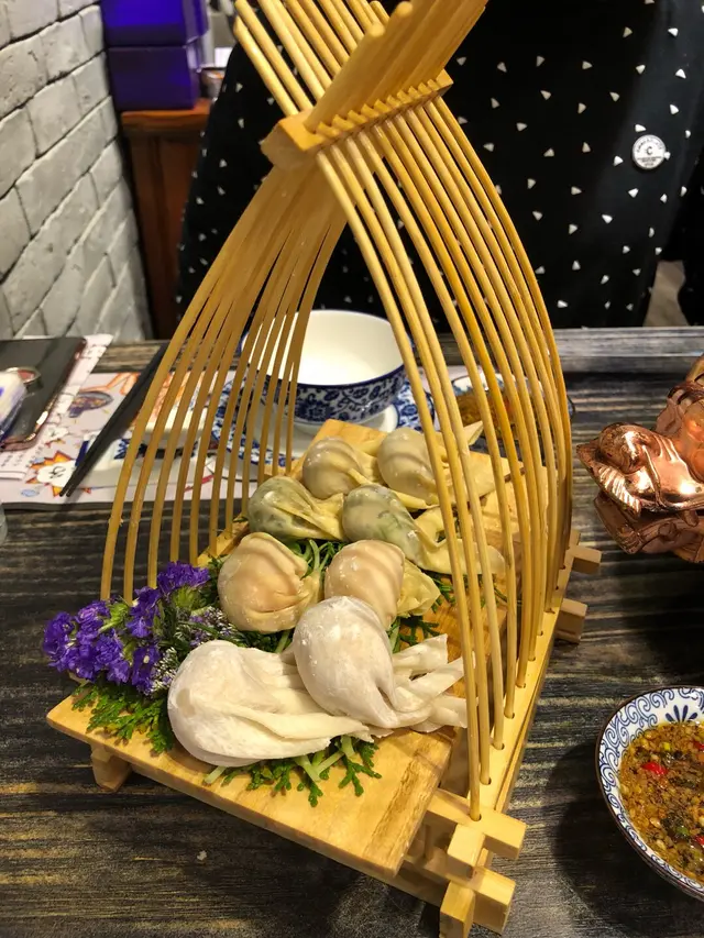 大滾友餃子拼盤