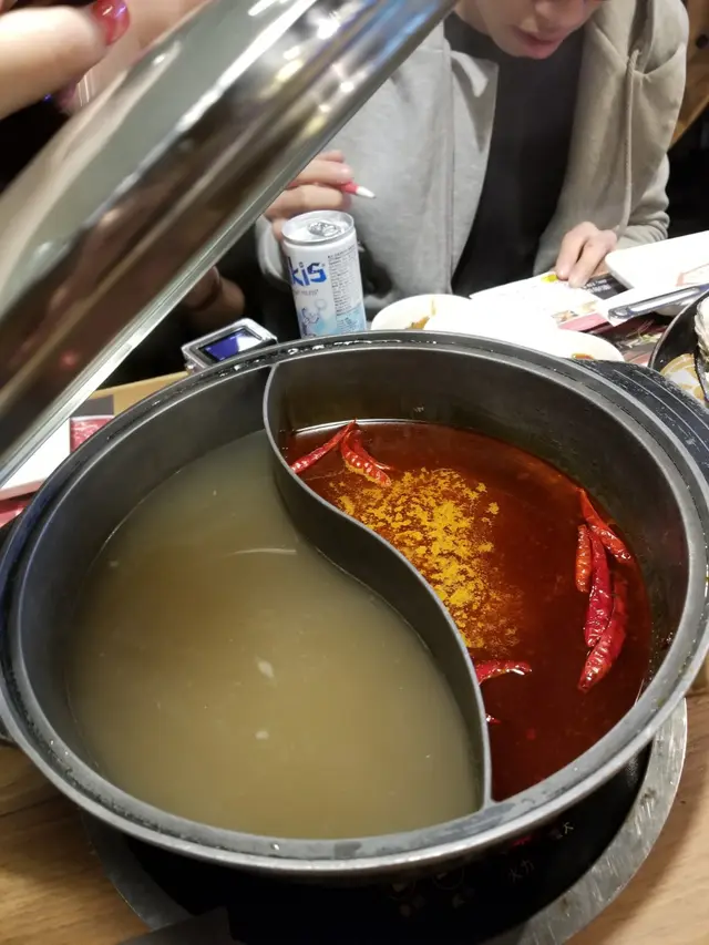 四川麻辣湯併鰹魚清湯