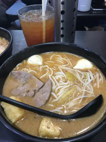 豬潤  墨魚丸  沙嗲湯米線