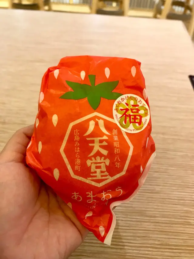 士多啤梨忌廉包