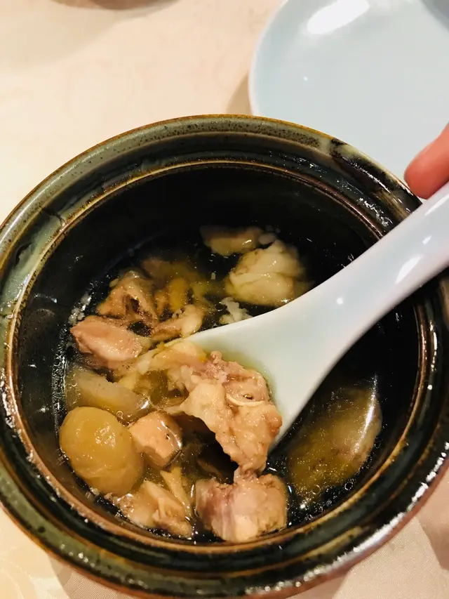 原盅燉姬松茸淮山黑毛豬肉湯
