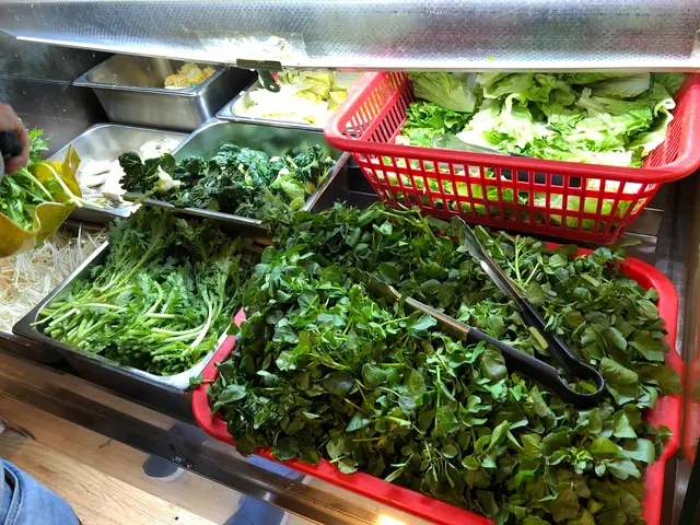 各類蔬菜如芽菜、生菜、娃娃菜也是自由添加