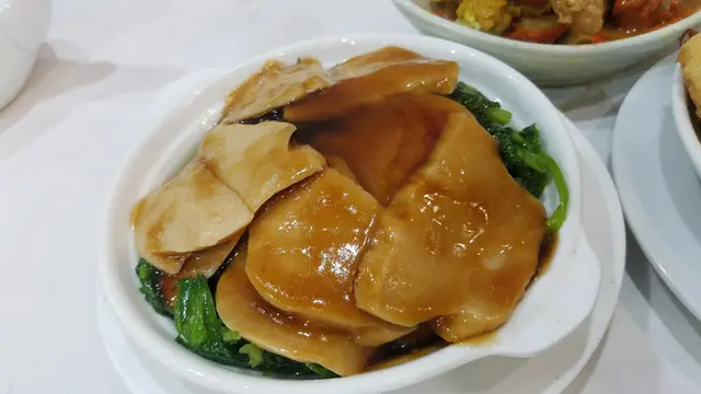 鮑片扒豆苗