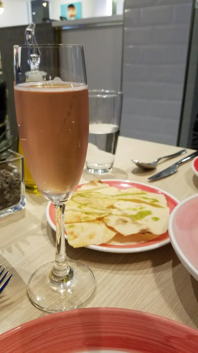 意大利汽酒及薄脆小食