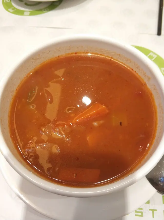 典型茶餐廳紅湯,味道唔係特別出色,其實唔使特別加錢叫