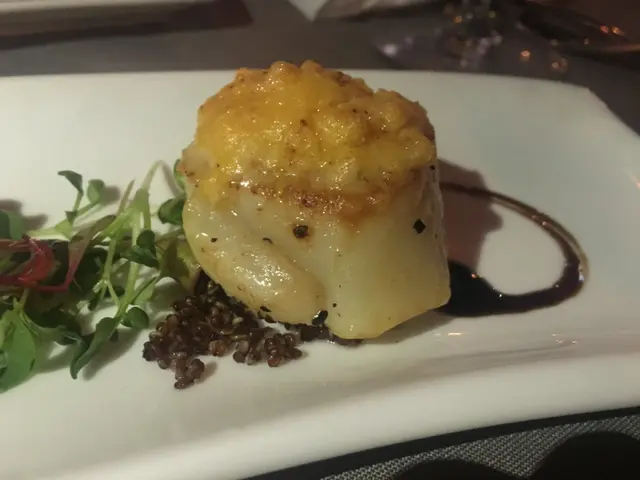 帶子肉非常厚身,有半隻食指咁厚!雖然大粒,但一點都唔韌,好軟滑。