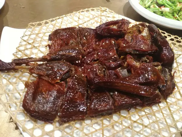 看起来不辣，细嚼之后会有辣味。