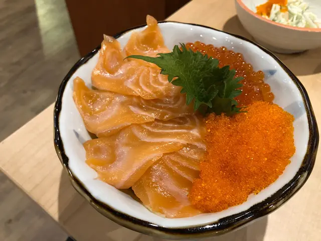 三文魚親子蟹子丼