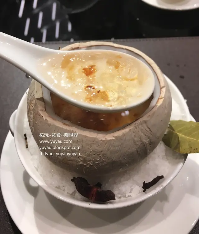 原粒椰盅燉桃膠