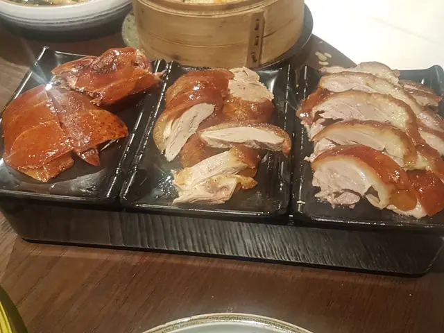 餐牌介紹到好吸引既烤鴨，食落零肉味