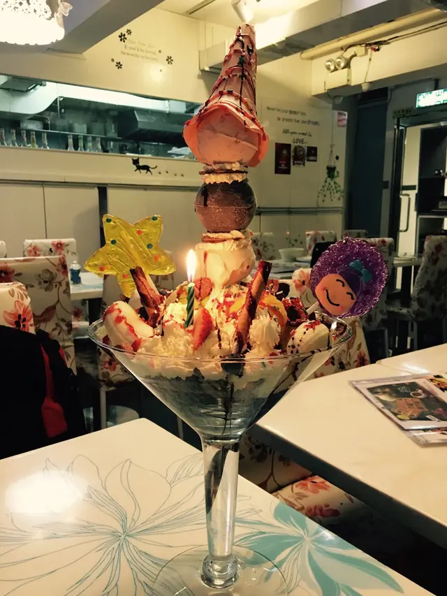 個杯仲大過我塊面,超級誇張!