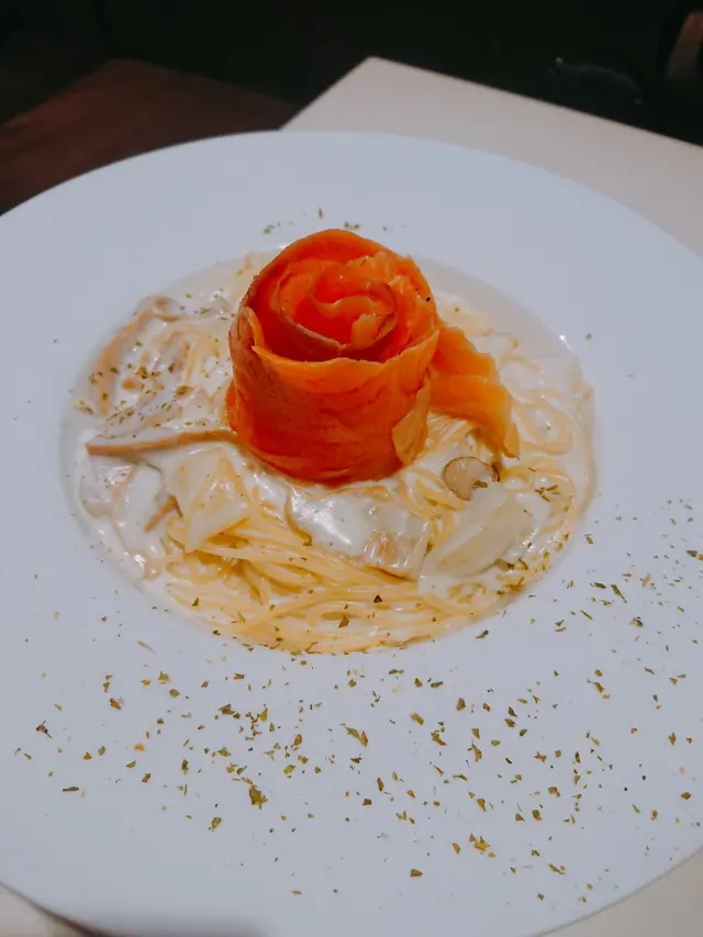 忌廉煙三文魚配天使麵