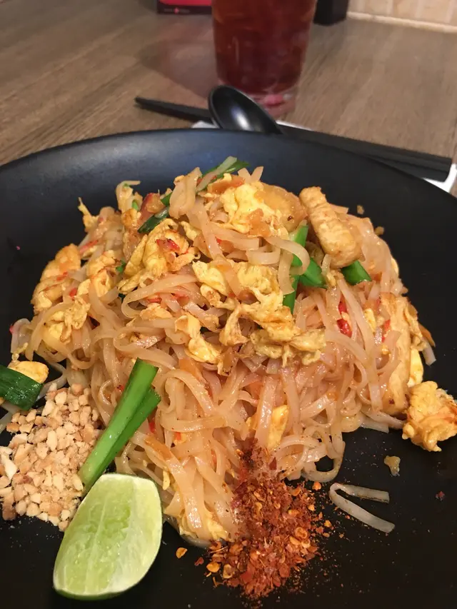 The color of the dish was a bit light comparing with other Thai restaurant. But the taste was yummy. Sour, sweet, salty,... full of tastes that should be.