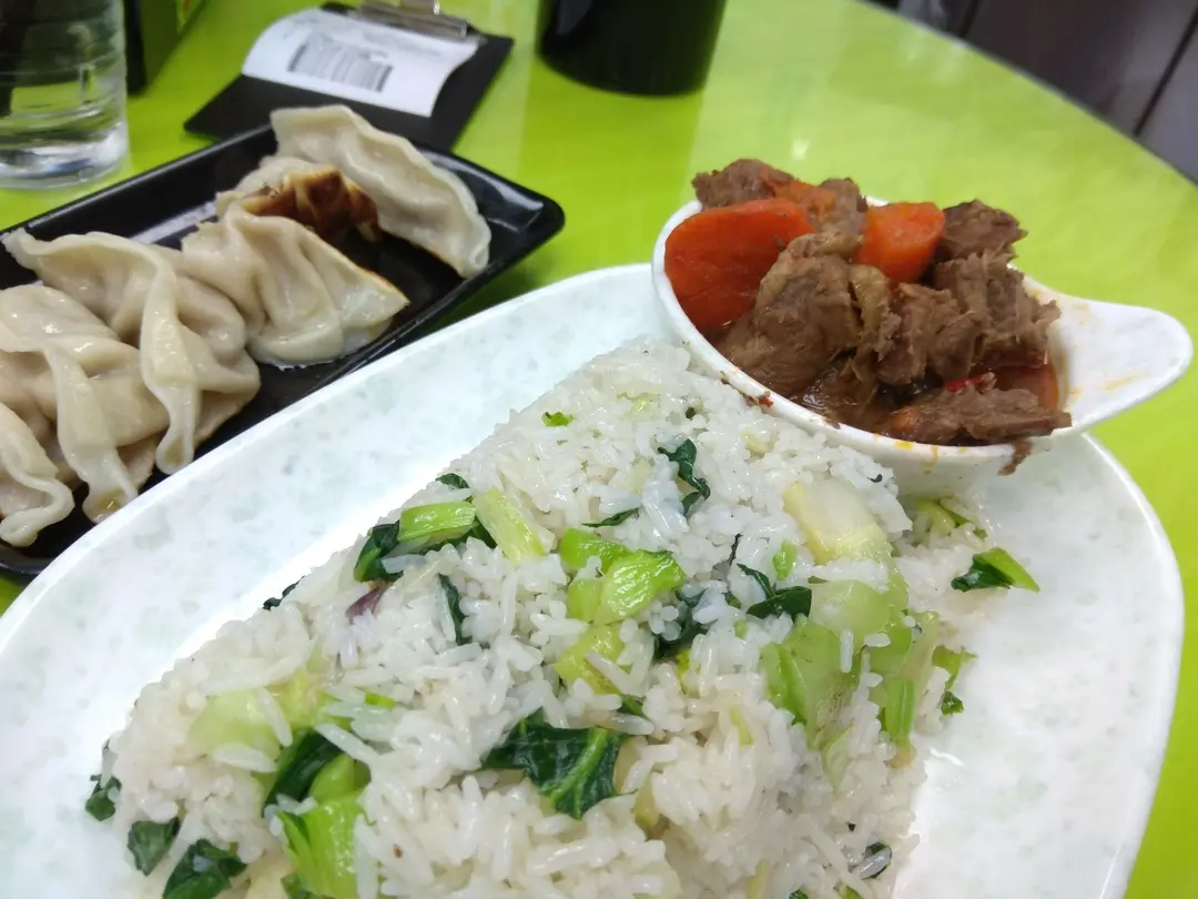 红烧牛肉菜饭 香港湾仔的君户锅贴大王 Openrice 香港开饭喇
