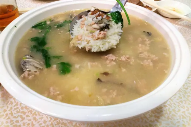 蠔仔肉碎泡粥一窩