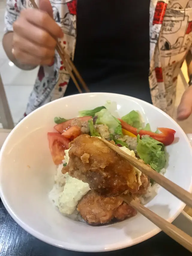 自家製他他醬清甜醋炸雞肉丼