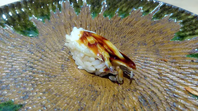 櫻葉白飯魚壽司