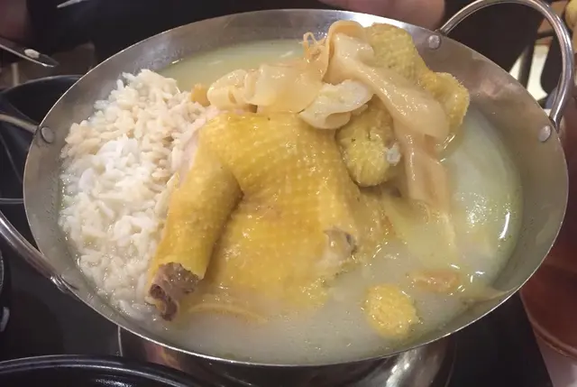 花膠螺頭雞煲翅