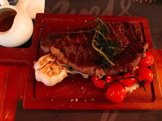 燒安格斯肉眼扒10oz 配紅酒汁