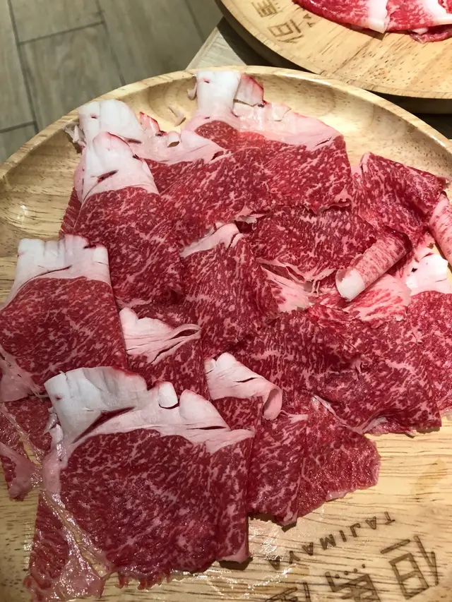 店員話都係黑毛和牛~第一張相同這張好明顯啦!?