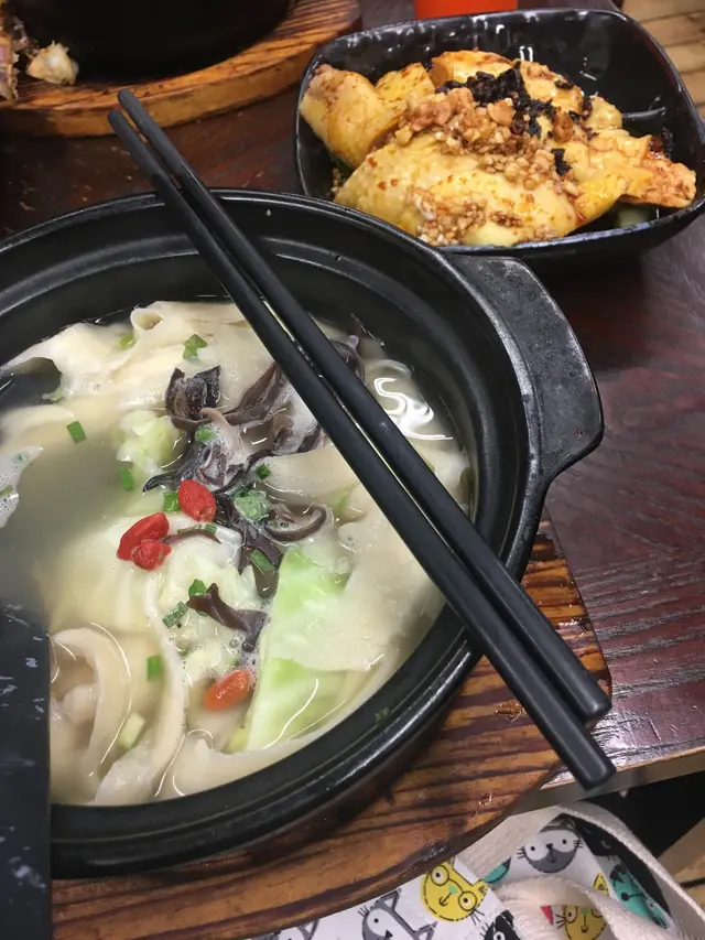 麻辣口水雞刀削麵
